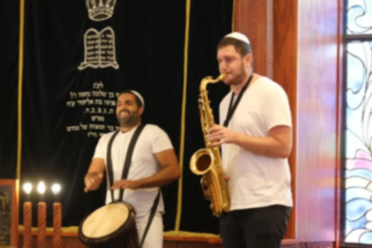מתופפים ושופרות – אנרגיה ברחבה